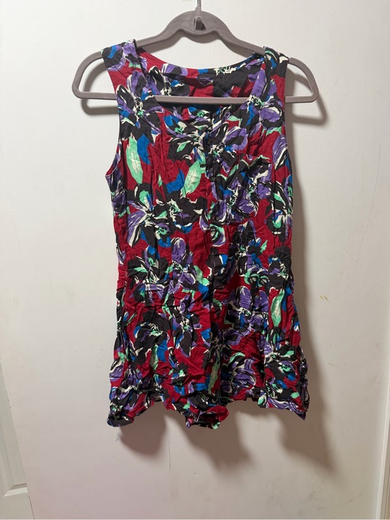 Tops - Sleeveless Floral Print Women’s Top in Red